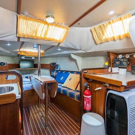 Pequeno Velero En Port Forum Ideal Para Backpackers Сан-Адріа-де-Бесос Екстер'єр фото