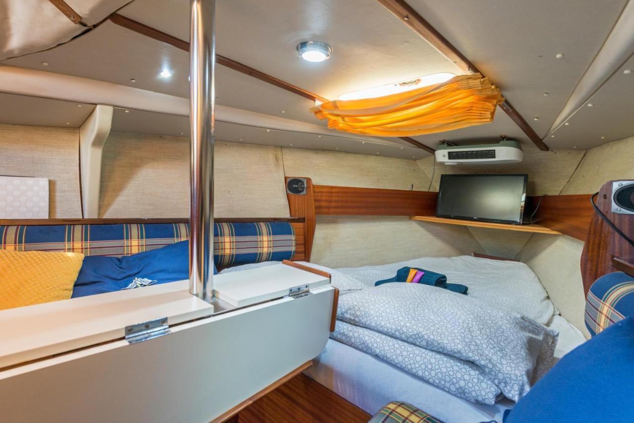 Pequeno Velero En Port Forum Ideal Para Backpackers Сан-Адріа-де-Бесос Екстер'єр фото
