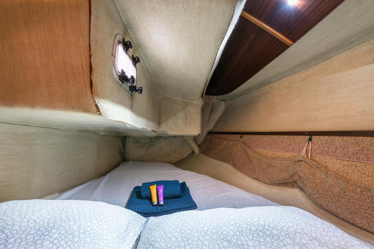 Pequeno Velero En Port Forum Ideal Para Backpackers Сан-Адріа-де-Бесос Екстер'єр фото