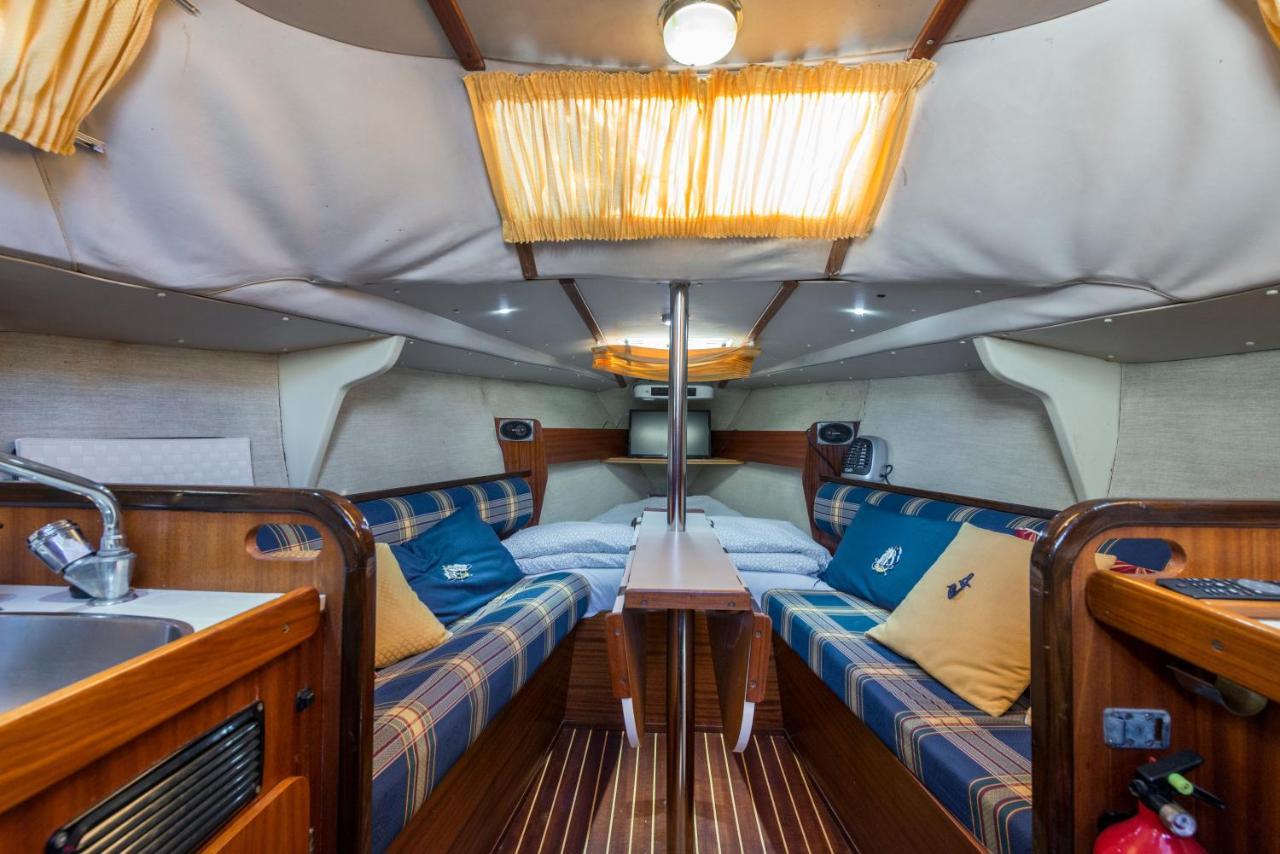 Pequeno Velero En Port Forum Ideal Para Backpackers Сан-Адріа-де-Бесос Екстер'єр фото