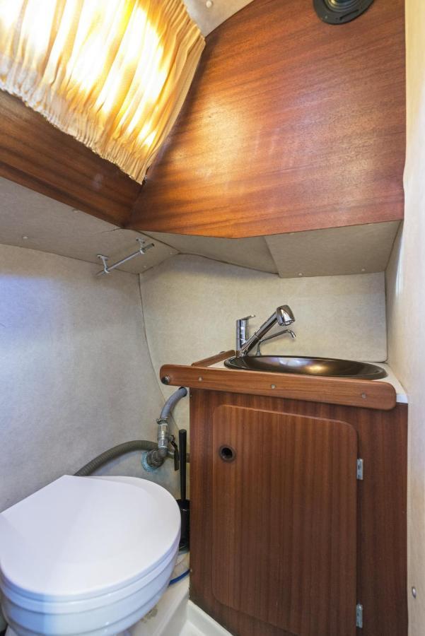 Pequeno Velero En Port Forum Ideal Para Backpackers Сан-Адріа-де-Бесос Екстер'єр фото