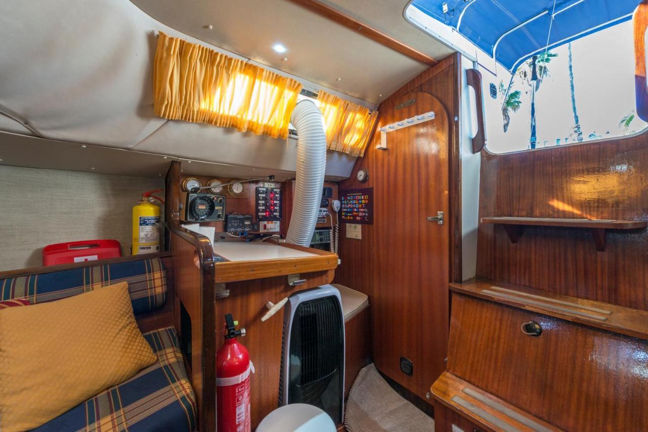Pequeno Velero En Port Forum Ideal Para Backpackers Сан-Адріа-де-Бесос Екстер'єр фото